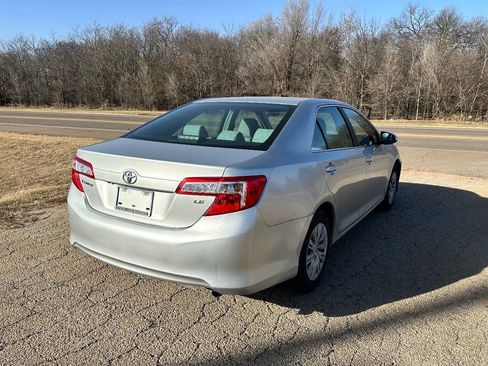 Used 2014 Toyota Camry LE image 6