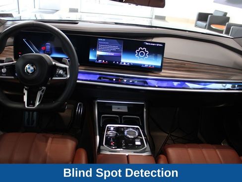 Used 2023 BMW 760i xDrive AWD/4WD image 9