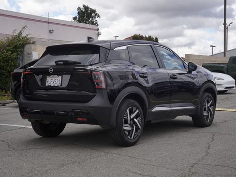 Certified 2025 Nissan Kicks SV FWD image 4
