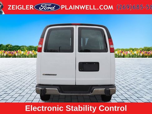 Used 2024 Chevrolet Express 2500 w/ Driver Convenience Package RWD image 4