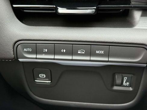 Used 2024 Cadillac Escalade Luxury image 24