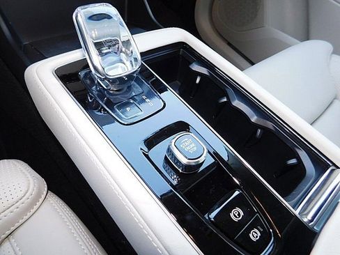 New 2026 Volvo XC90 B6 Ultra image 18