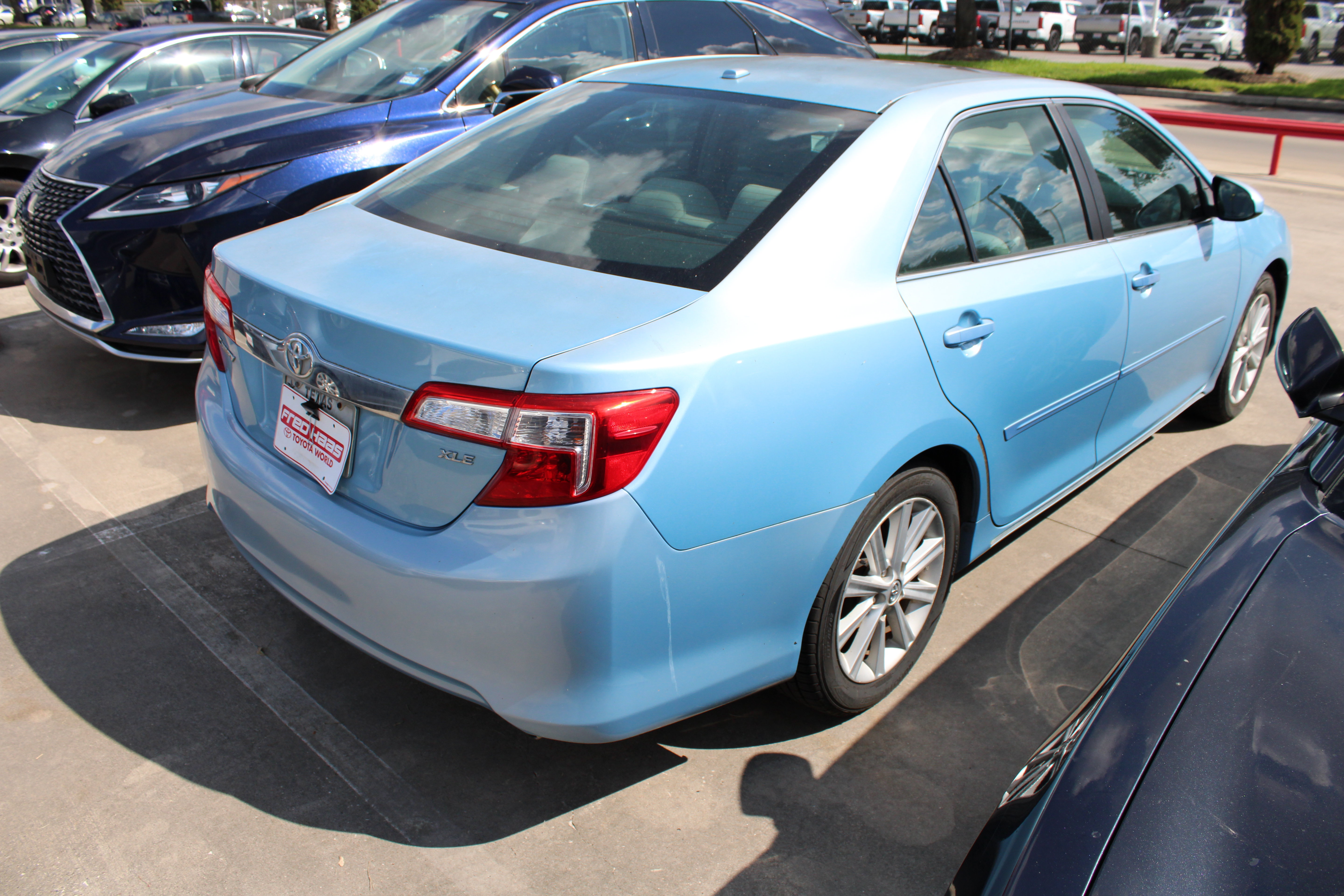 Used 2013 Toyota Camry XLE w/ Convenience Pkg FWD image 10