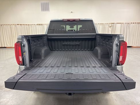 Used 2024 GMC Sierra 1500 AT4X image 9