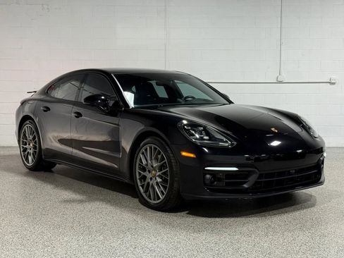 Used 2023 Porsche Panamera 4 Platinum Edition AWD/4WD image 5