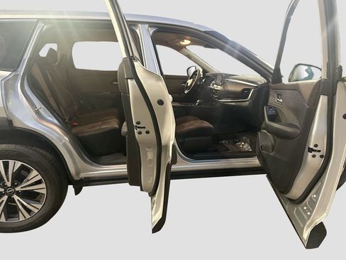 Used 2022 Nissan Rogue SV image 27