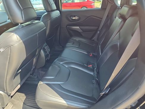 Used 2021 Jeep Cherokee Latitude Plus w/ Sun & Sound Group AWD/4WD image 11