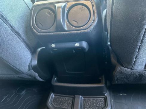 Used 2024 Jeep Wrangler Unlimited image 15