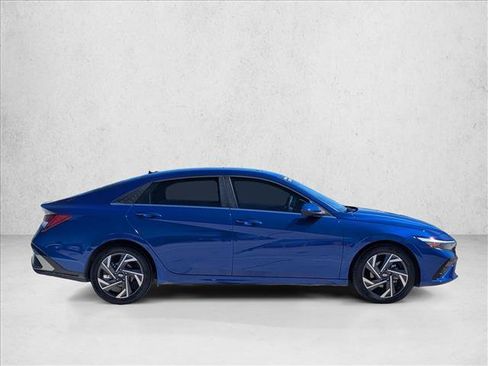 Used 2024 Hyundai Elantra SEL w/ Convenience Package FWD image 4