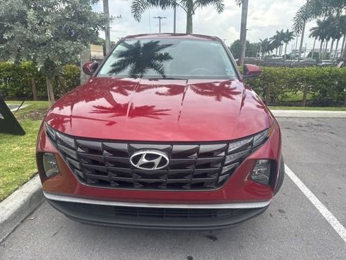 Used 2024 Hyundai Tucson SE FWD image 2