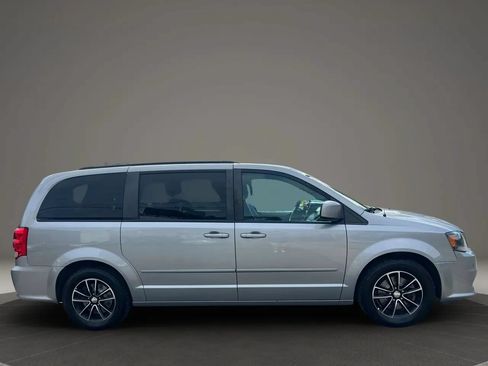 Used 2017 Dodge Grand Caravan GT FWD image 4