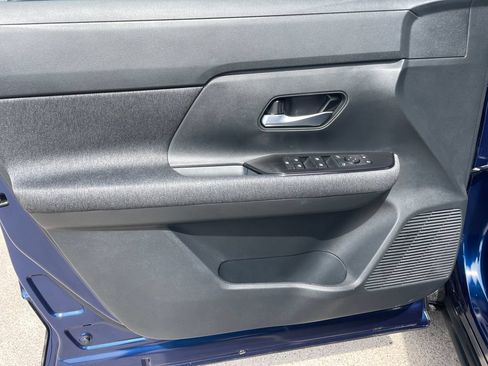 Certified 2025 Nissan Kicks SV FWD image 10