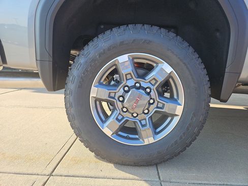 New 2025 GMC Sierra 2500 SLT w/ SLT Premium Package image 5