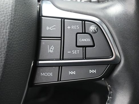 Certified 2021 Toyota Highlander XLE image 18