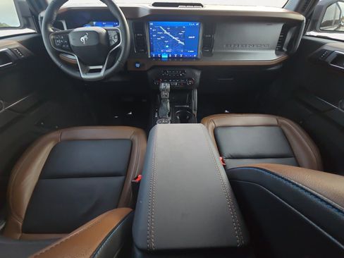 Used 2024 Ford Bronco Outer Banks image 5