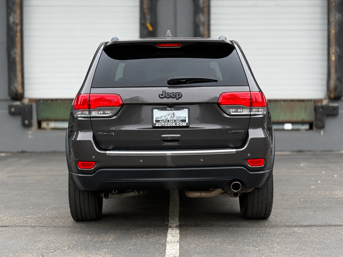 Used 2018 Jeep Grand Cherokee Limited w/ Luxury Group II AWD/4WD image 4