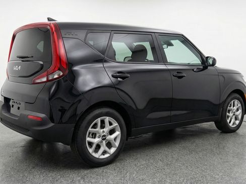 Used 2025 Kia Soul LX w/ LX Technology Package image 9
