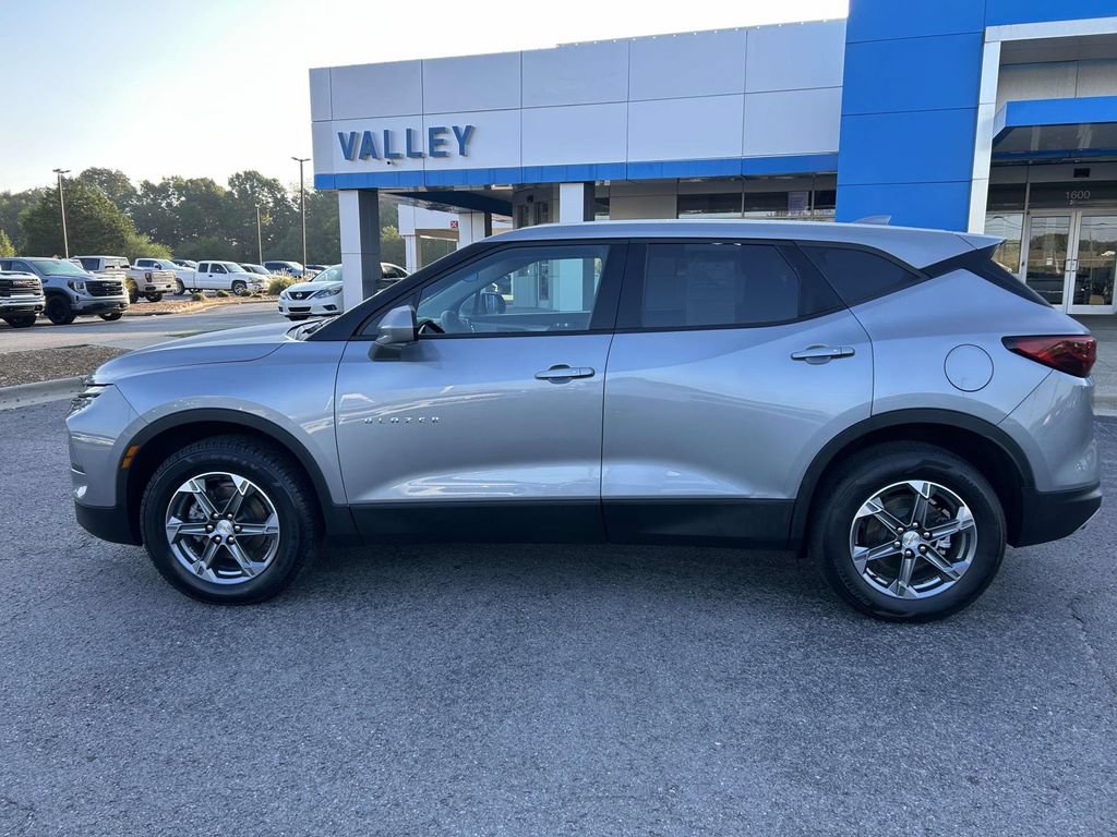 Used 2025 Chevrolet Blazer LT FWD image 7