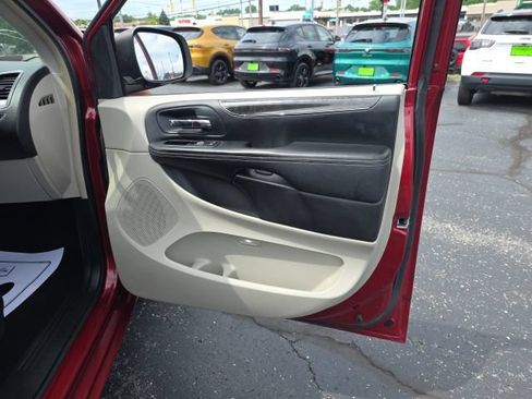 Used 2012 Chrysler Town & Country Touring-L w/ Entertainment Group #2 FWD image 37