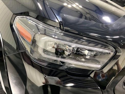 Used 2019 Toyota Tacoma TRD Sport AWD/4WD image 28