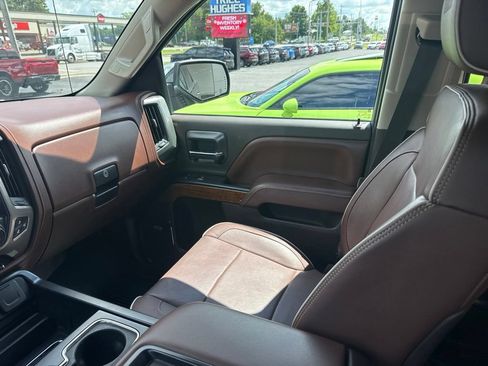 Used 2015 Chevrolet Silverado 1500 High Country w/ High Country Premium Package AWD/4WD image 13