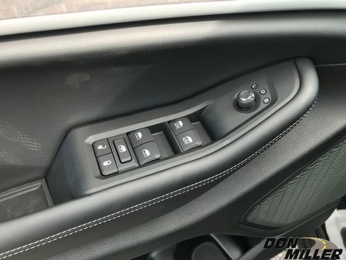 New 2025 Jeep Grand Cherokee Limited w/ Black Appearance Package image 12