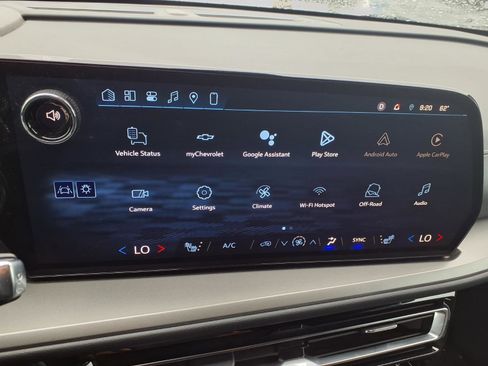 Used 2024 Chevrolet Traverse LT FWD image 4