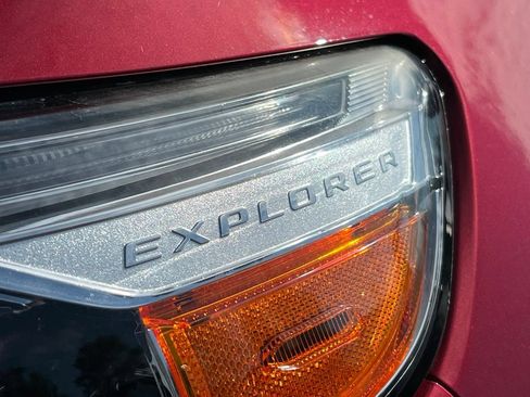 Used 2020 Ford Explorer XLT w/ Equipment Group 202A AWD/4WD image 5