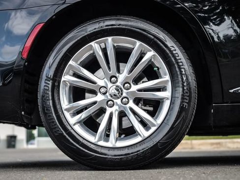 Used 2015 Chrysler 300 C RWD image 12