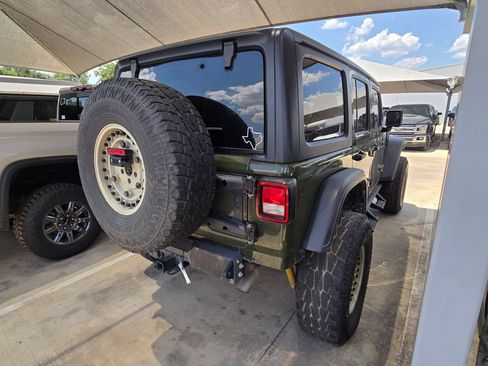 Used 2021 Jeep Wrangler Unlimited Rubicon w/ Cold Weather Group AWD/4WD image 7