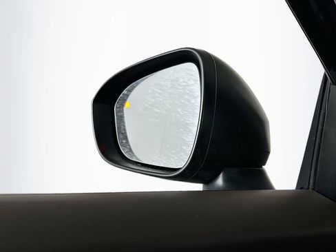 Used 2023 Nissan Rogue S image 16