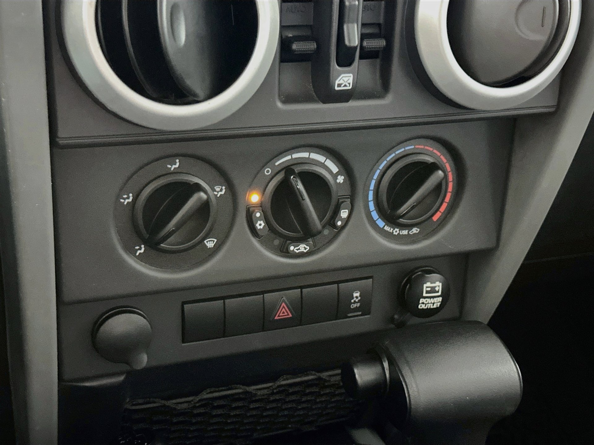 Used 2010 Jeep Wrangler Unlimited Sahara w/ Trailer Tow Group AWD/4WD image 15