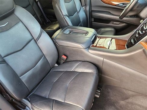 Used 2016 Cadillac Escalade Luxury image 10