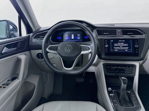 Used 2022 Volkswagen Tiguan SE w/ Panoramic Sunroof Package AWD/4WD image 23