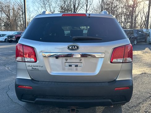 Used 2013 Kia Sorento LX w/ Convenience Pkg image 4