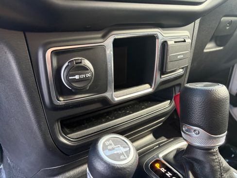 Used 2022 Jeep Wrangler Sport AWD/4WD image 35