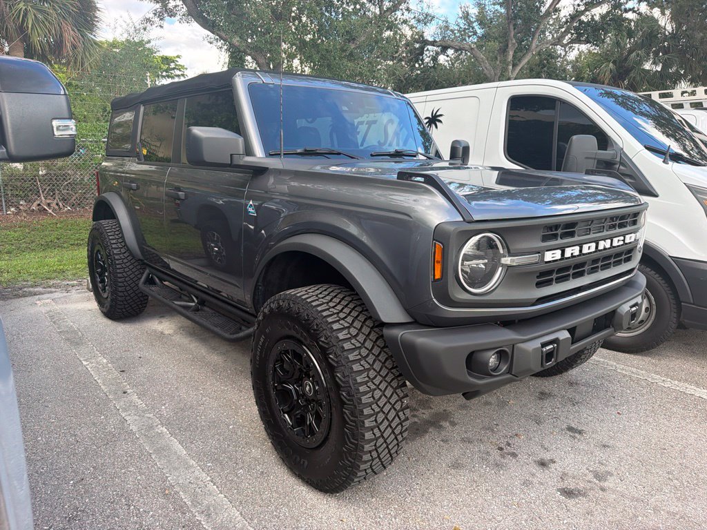 Used 2023 Ford Bronco Black Diamond AWD/4WD image 1
