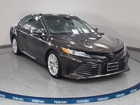 Used 2018 Toyota Camry XLE w/ Driver Assist Package FWD image 4
