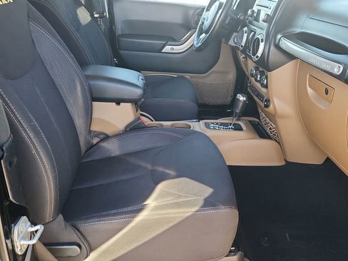 Used 2014 Jeep Wrangler Sahara w/ Connectivity Group image 13