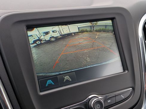 Used 2018 Chevrolet Equinox LT image 21