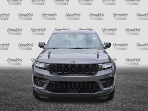 Used 2023 Jeep Grand Cherokee Altitude AWD/4WD image 3