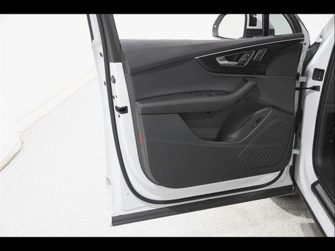 Used 2023 Audi Q7 2.0T Premium w/ Convenience Package image 4