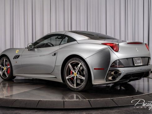 Used 2014 Ferrari California image 17