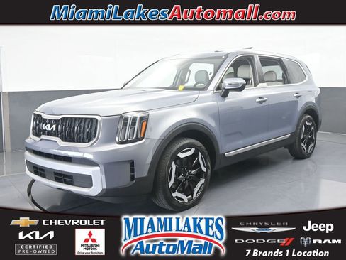Used 2024 Kia Telluride EX w/ EX Captain's Chair Package image 1