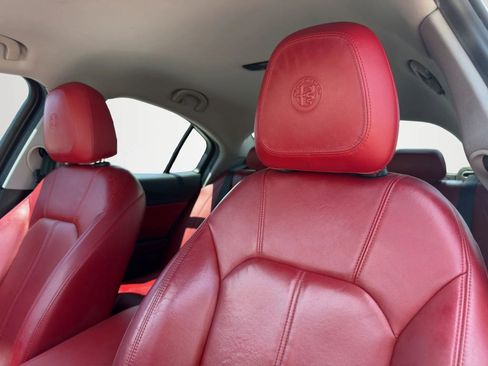 Used 2019 Alfa Romeo Giulia RWD image 13