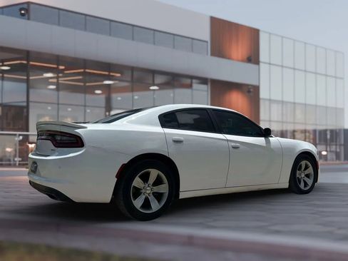 Used 2018 Dodge Charger SXT image 6