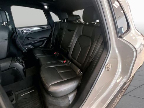 Used 2022 Porsche Macan AWD/4WD image 18