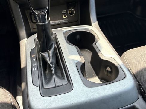 Used 2022 Chevrolet Colorado LT w/ Fleet Safety Package RWD image 9