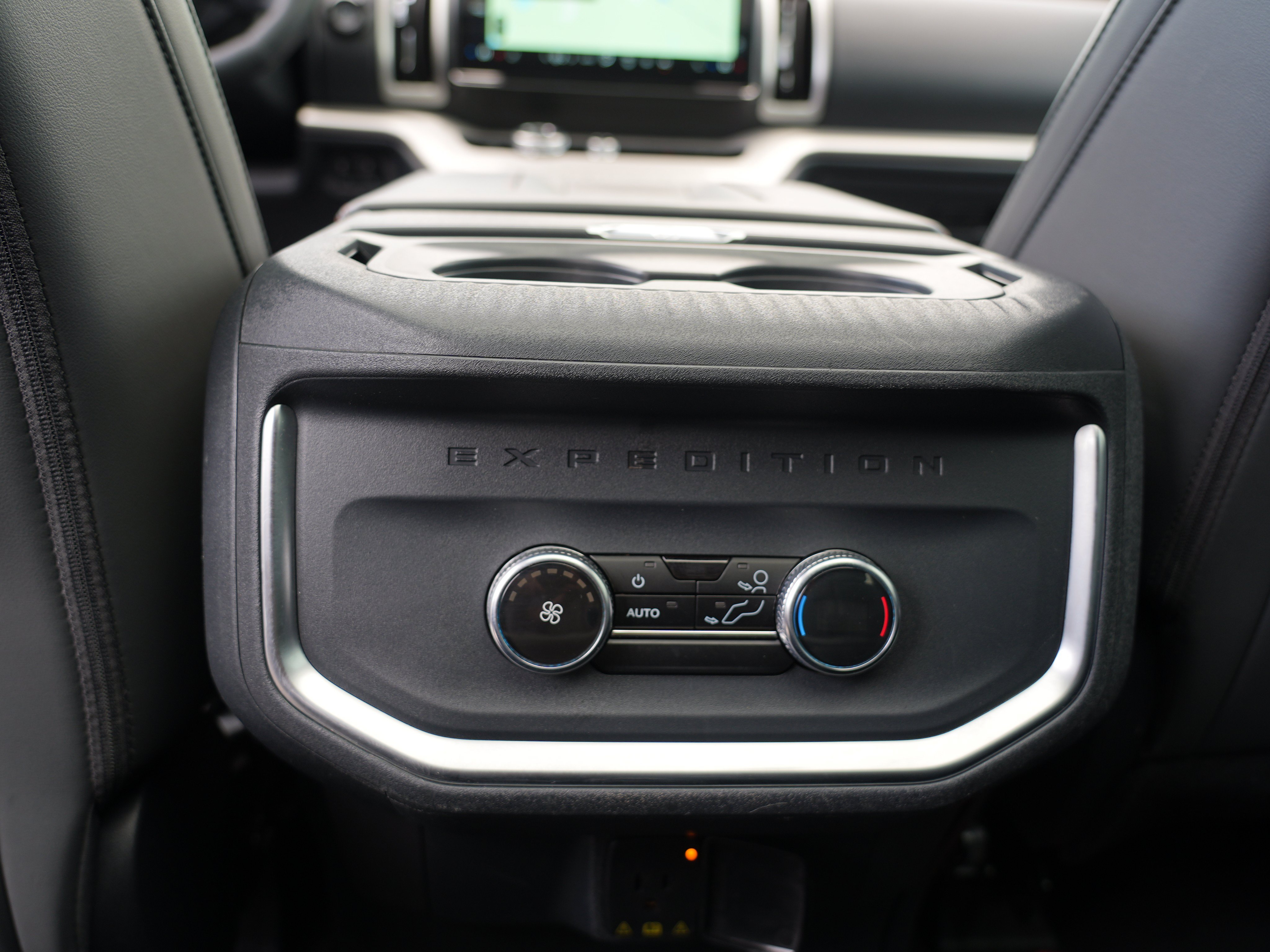 Used 2025 Ford Expedition Active AWD/4WD image 28