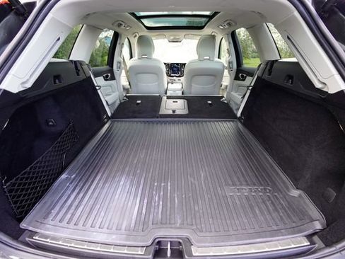 Used 2022 Volvo XC60 B5 Momentum w/ Advanced Package image 30